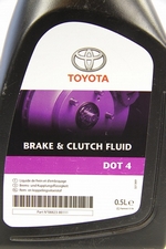 Тормозная жидкость TOYOTA DOT 4 Brake and Clutch Fluid - 08823-80111 Объем 0,5л.